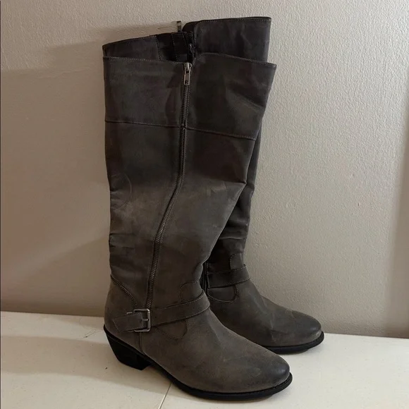 Pre-Loved Torrid Gray Heeled Boots 11W - Picture 1 of 7